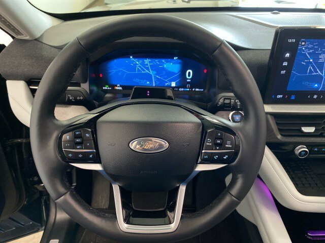 Used 2025 Ford Explorer Platinum w/ LUX Leather Package image 19