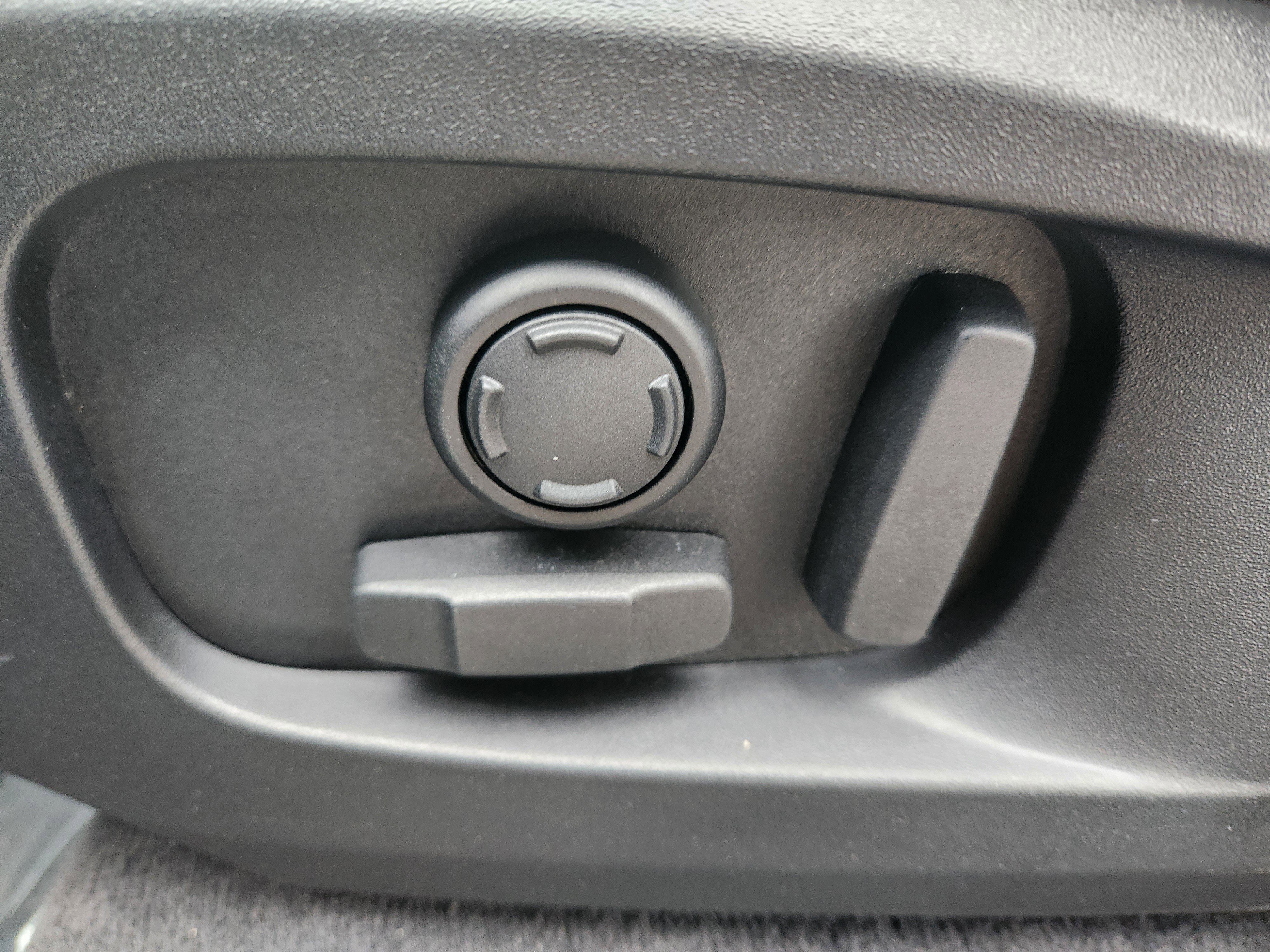 Used 2024 Jaguar F-PACE R-Dynamic S image 15