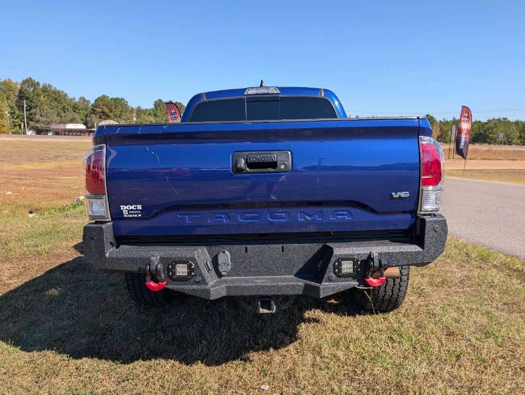 Used 2022 Toyota Tacoma TRD Sport w/ Technology Package AWD/4WD image 4