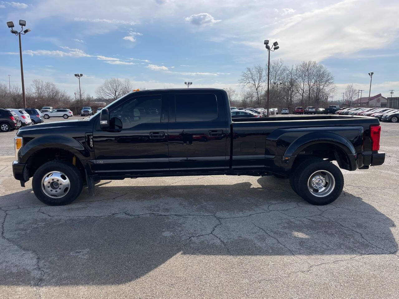 Used 2017 Ford F350 Lariat w/ Lariat Ultimate Package AWD/4WD image 2