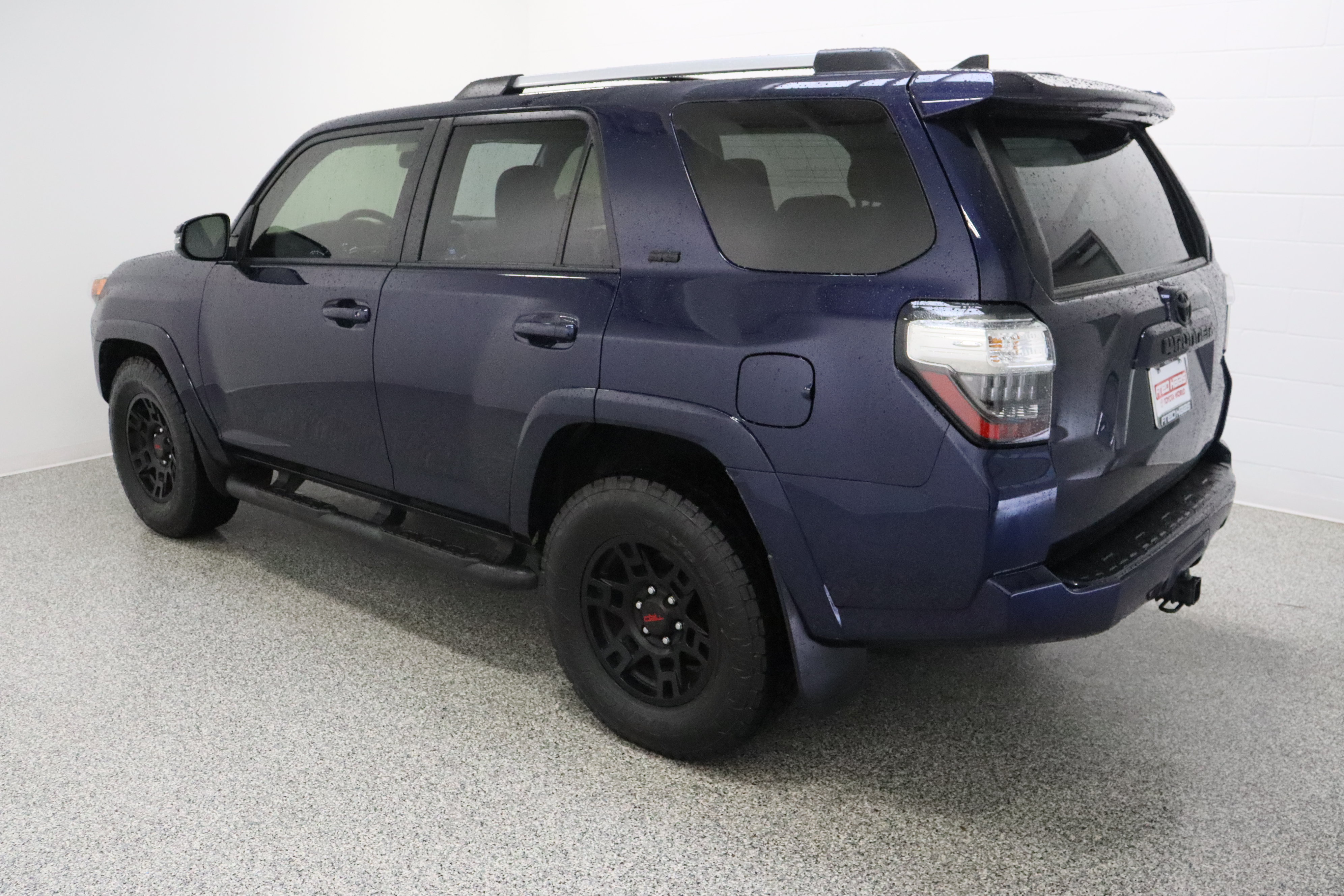 Used 2022 Toyota 4Runner SR5 Premium w/ Moonroof Package RWD image 9