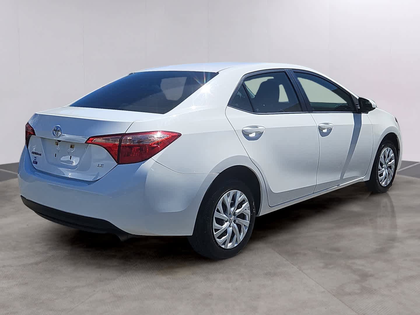 Used 2018 Toyota Corolla LE FWD image 4