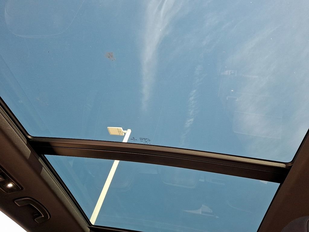 Used 2021 Volkswagen Tiguan SE R-Line image 14