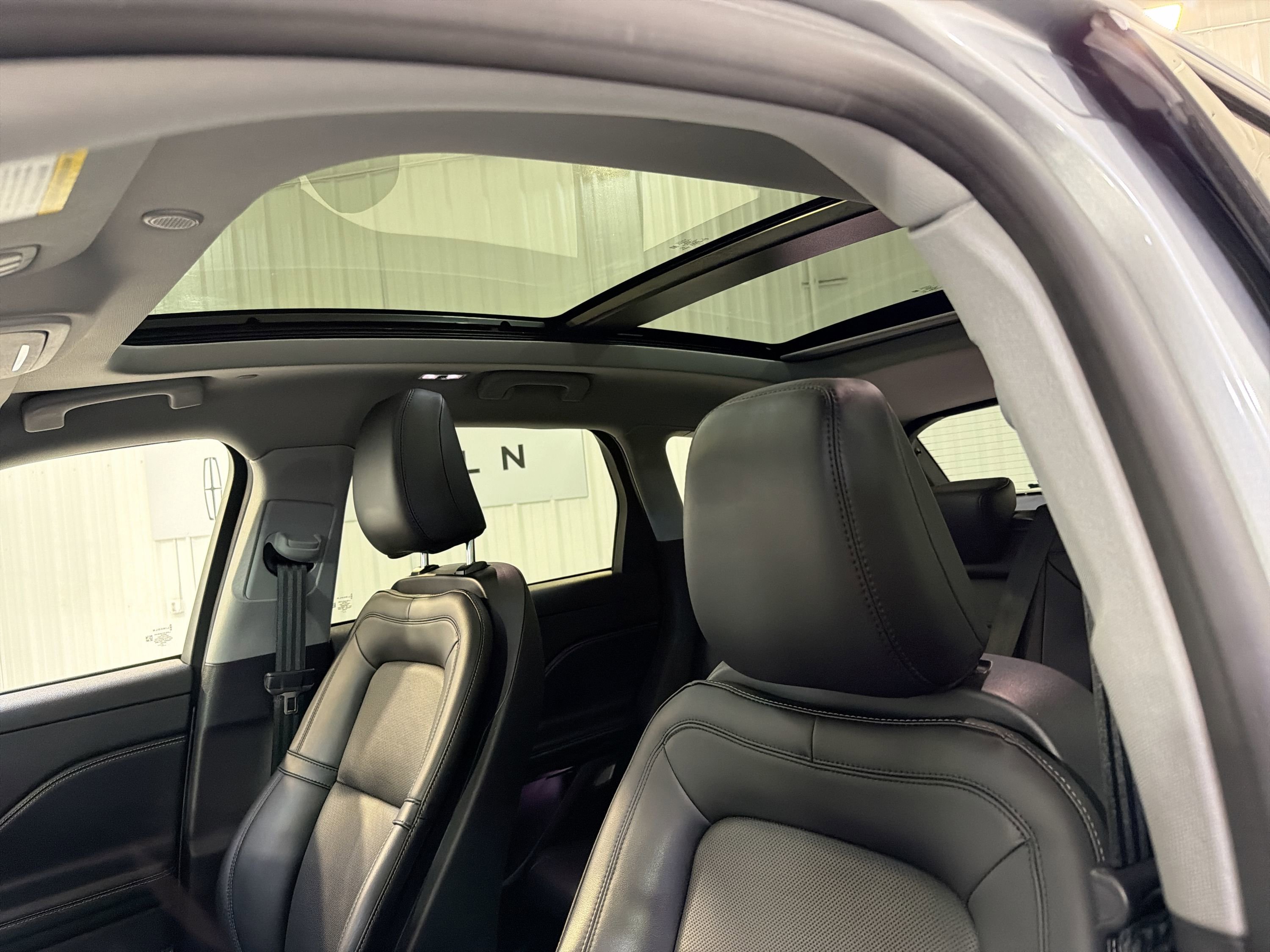 Used 2022 Lincoln Corsair AWD w/ Premium Package image 24