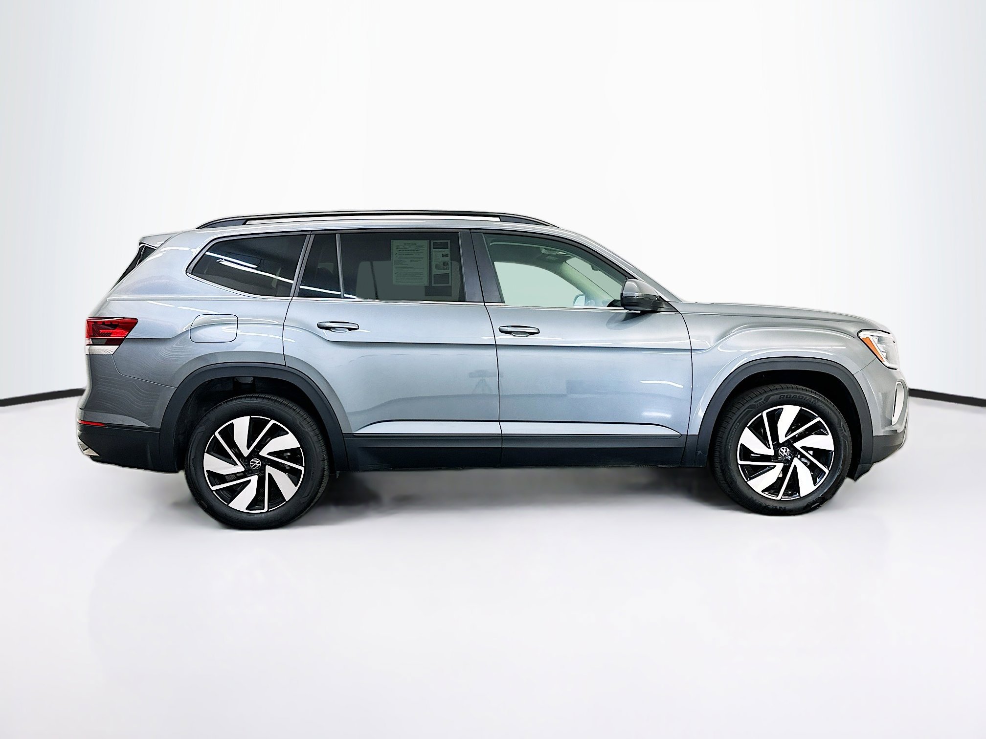Used 2025 Volkswagen Atlas SE AWD/4WD image 10
