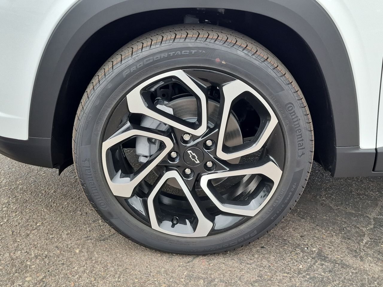 New 2026 Chevrolet Trax RS w/ Sunroof Package FWD image 34