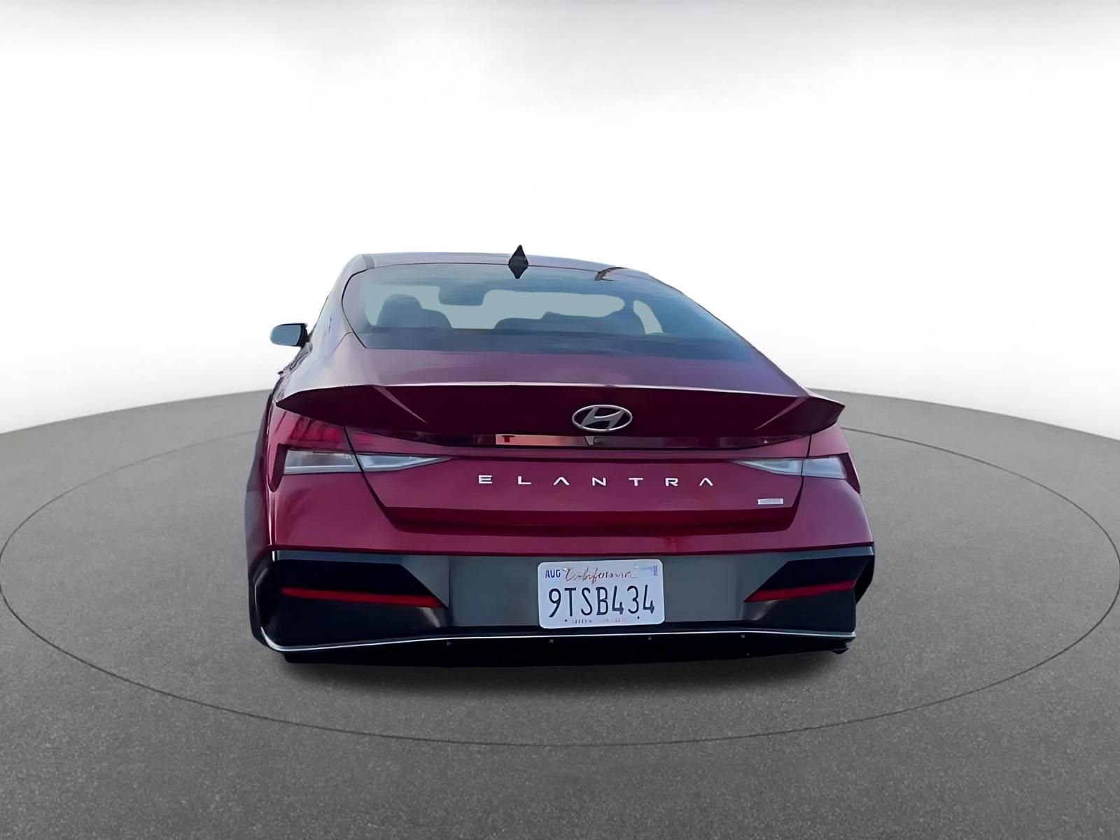 Used 2025 Hyundai Elantra Limited image 12