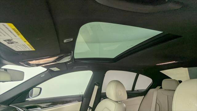 Used 2018 BMW 530i RWD image 16