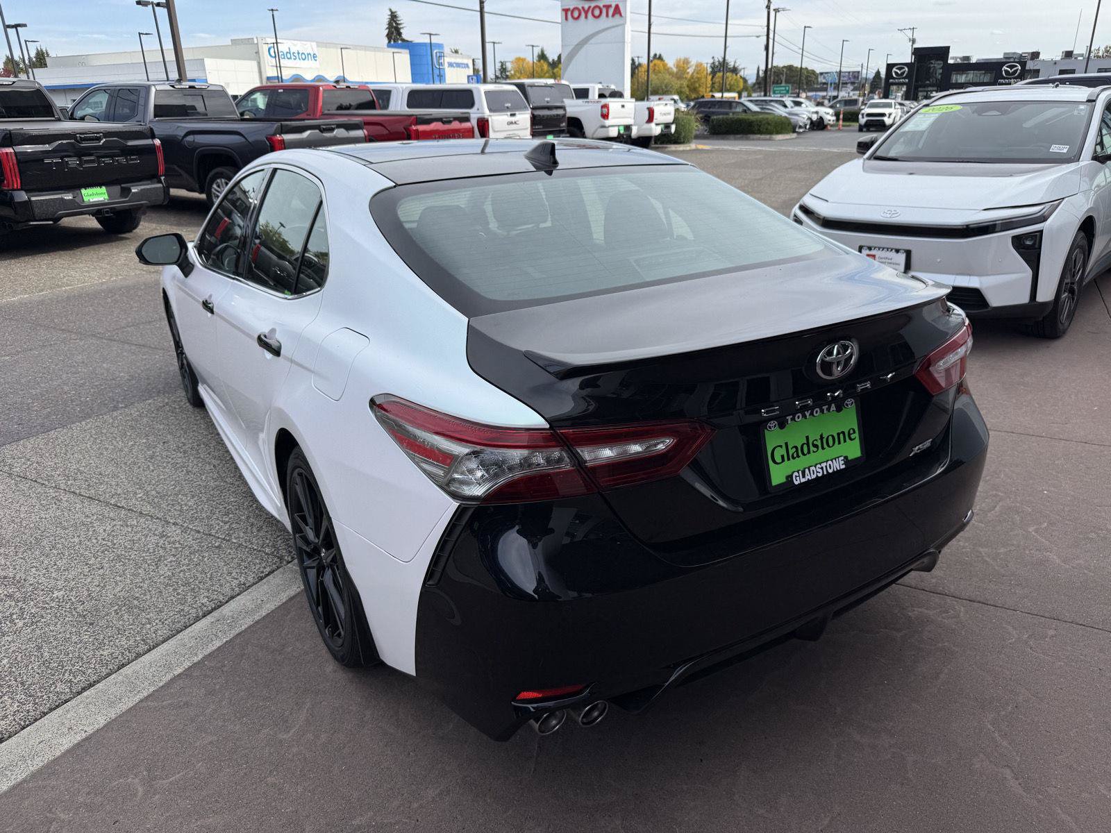 Used 2018 Toyota Camry XSE FWD image 4