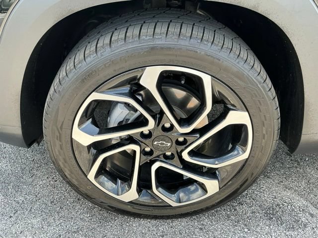 Used 2024 Chevrolet Trax RS w/ Sunroof Package FWD image 9