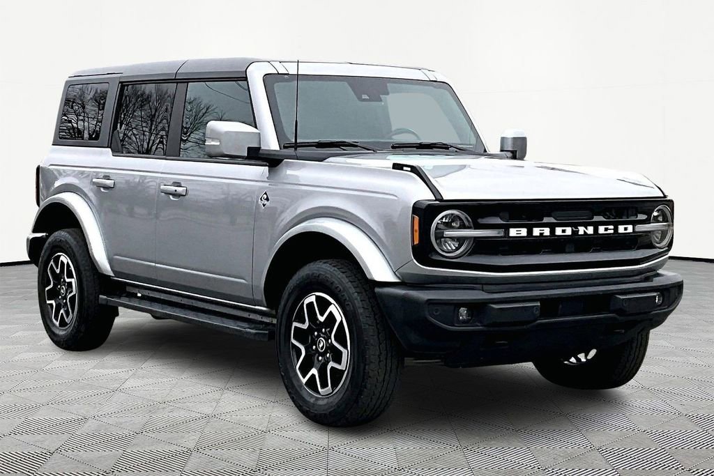 Used 2024 Ford Bronco Outer Banks image 1