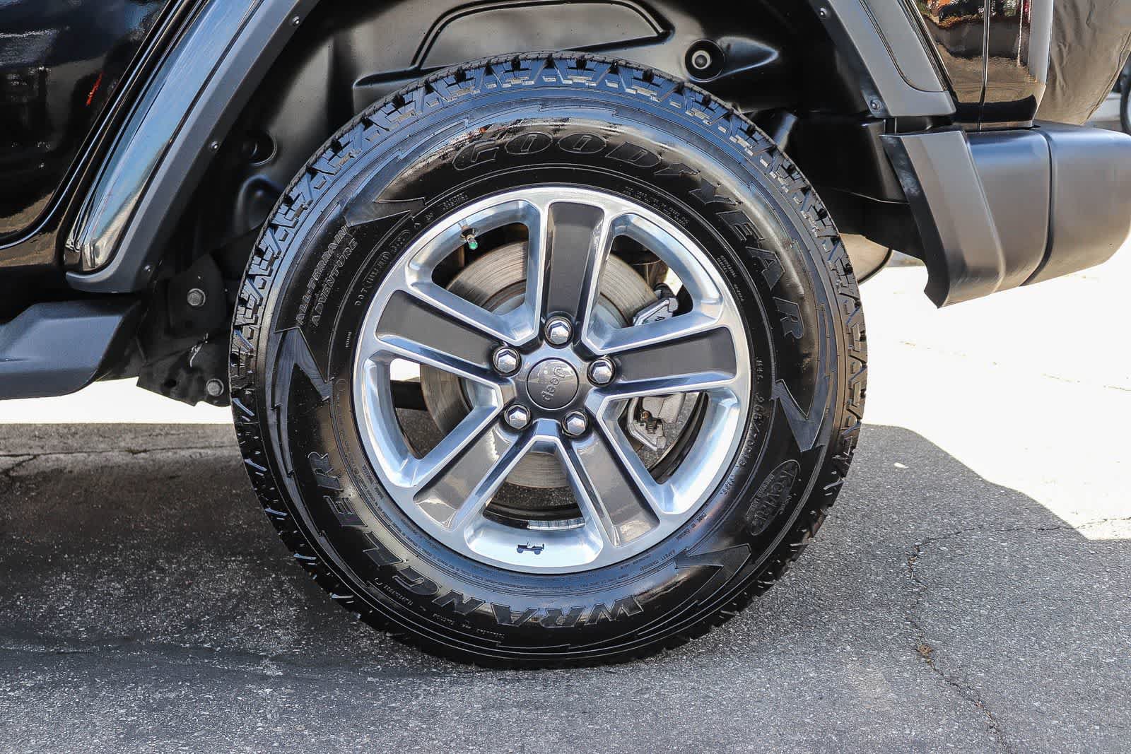 Used 2018 Jeep Wrangler Unlimited Sahara AWD/4WD image 11
