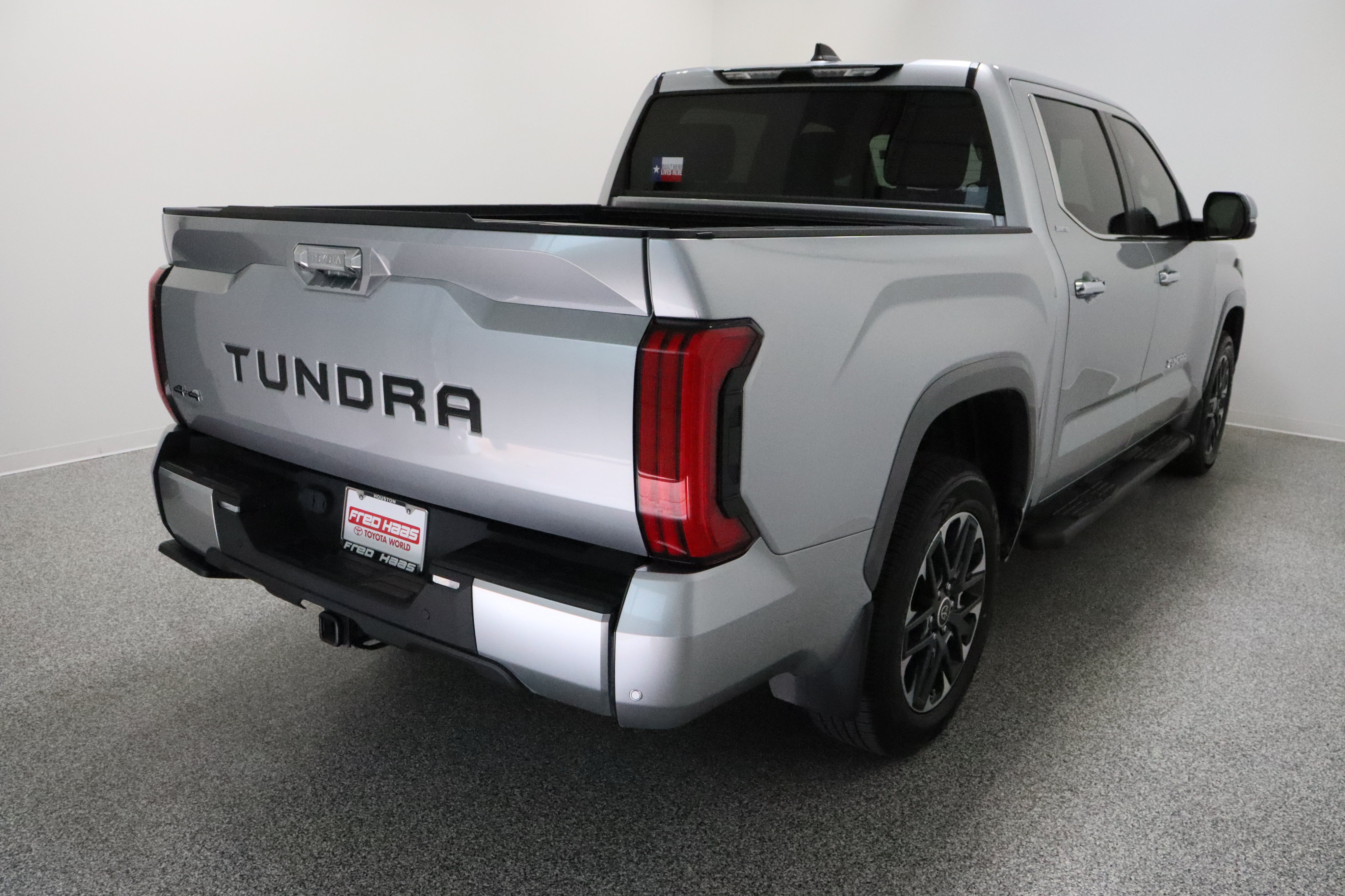 Used 2024 Toyota Tundra Limited w/ Power Package AWD/4WD image 7