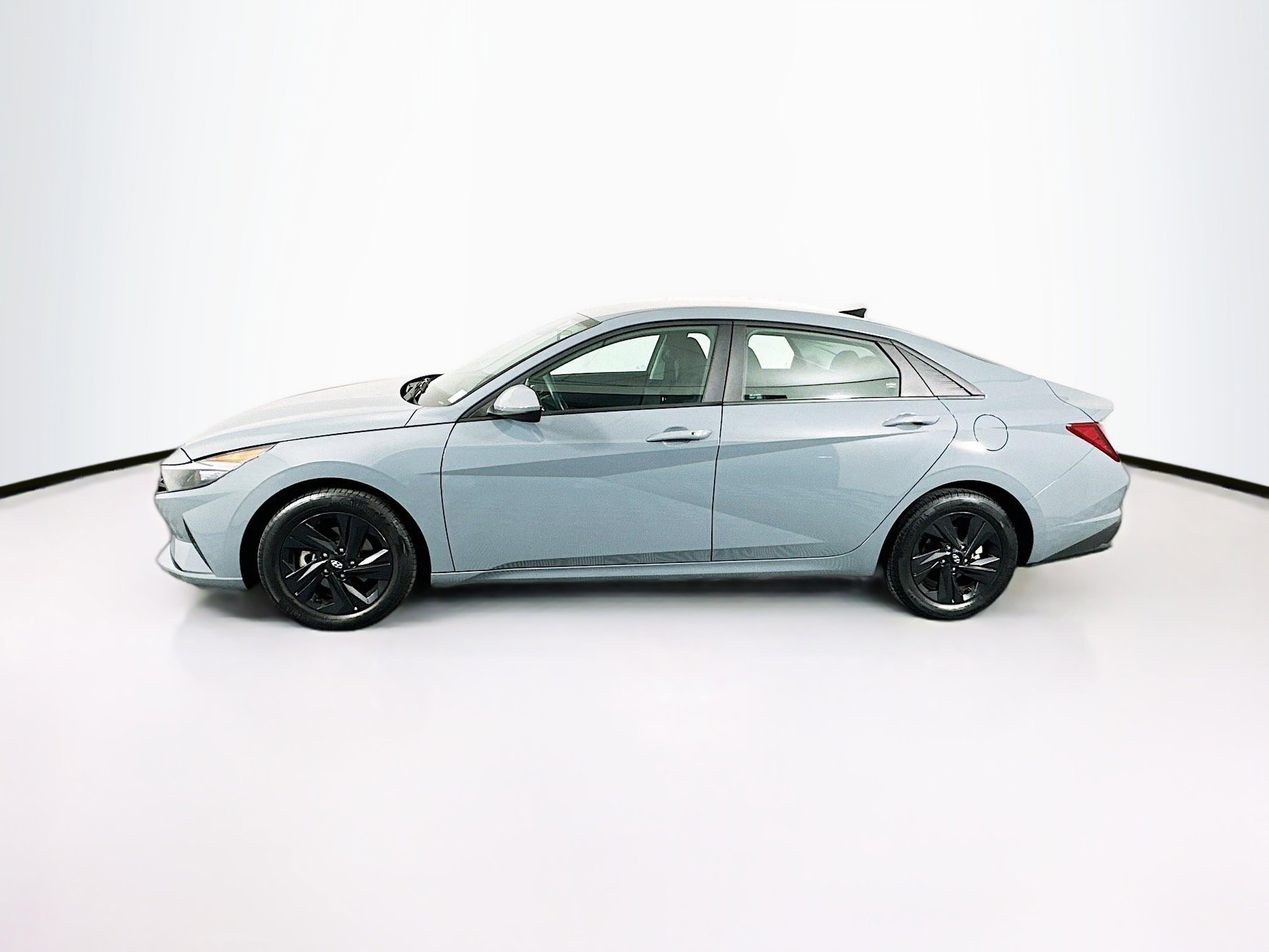 Used 2023 Hyundai Elantra SEL image 4