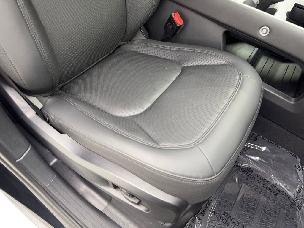 Used 2025 Land Rover Defender 110 S image 45