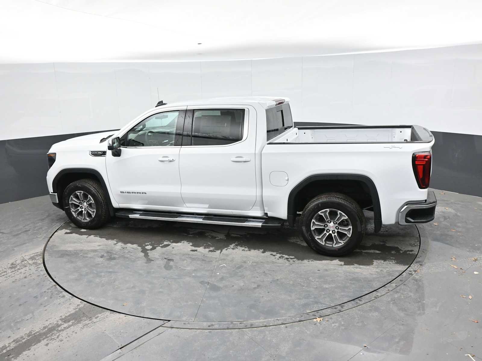 New 2026 GMC Sierra 1500 SLE w/ Preferred Package AWD/4WD image 28