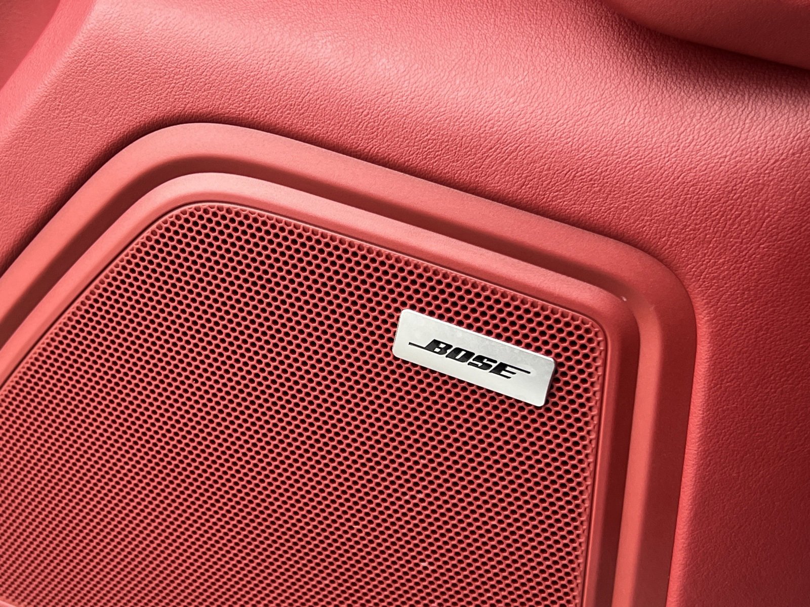 Certified 2025 Porsche Macan image 30