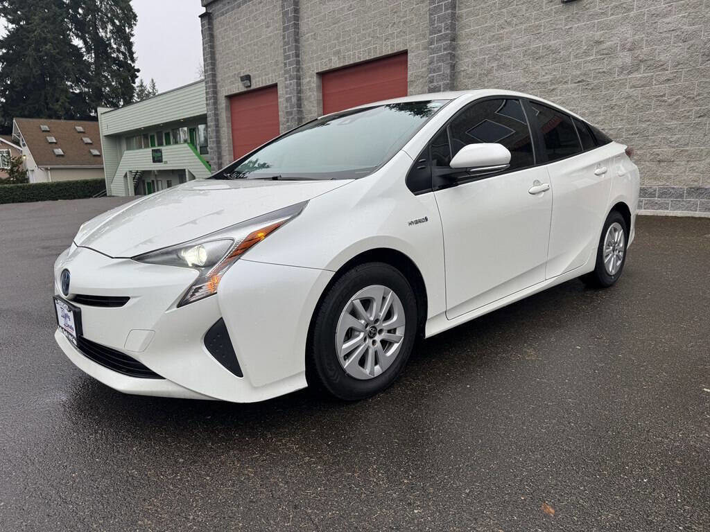 Used 2017 Toyota Prius image 4