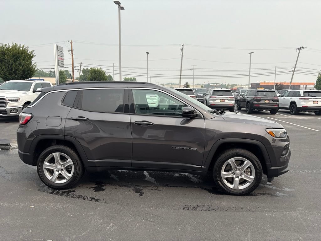 Used 2024 Jeep Compass Latitude AWD/4WD image 6