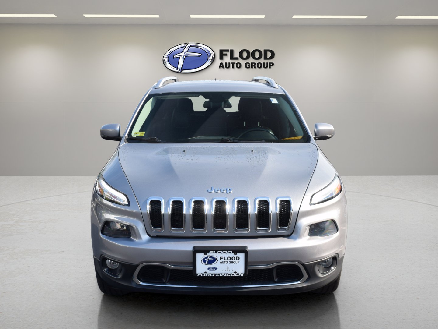 Used 2016 Jeep Cherokee Limited w/ Luxury Group AWD/4WD image 2