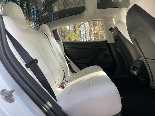 Used 2022 Tesla Model 3 Standard Range image 18