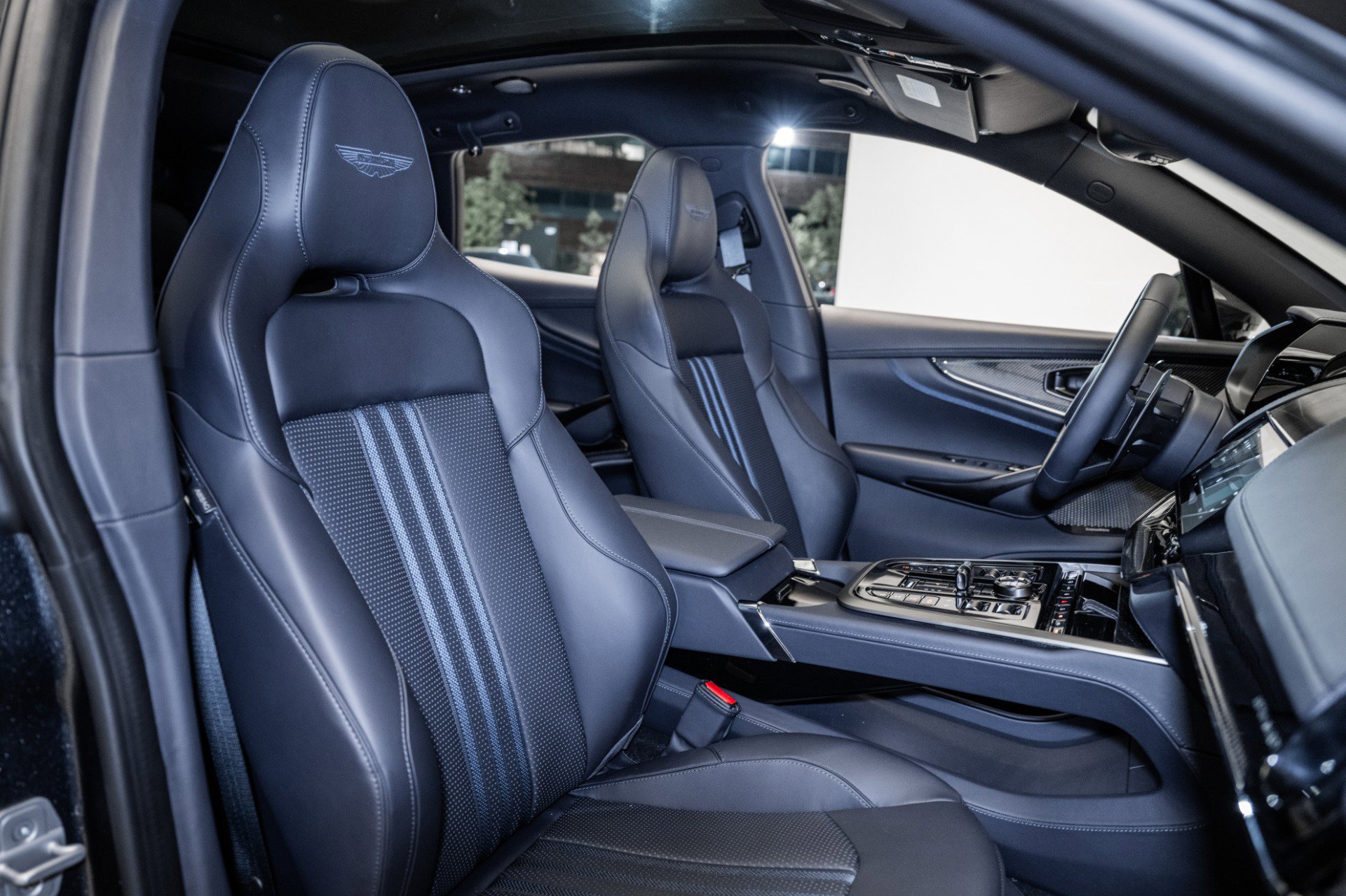 Used 2025 Aston Martin DBX 707 image 22