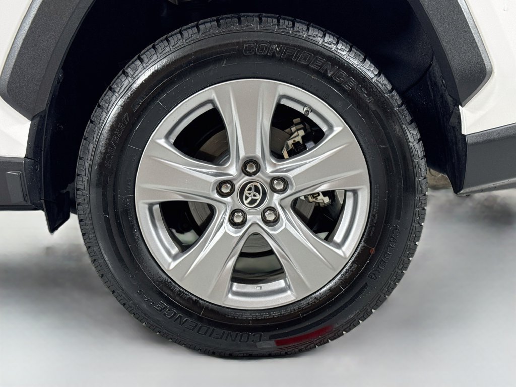Used 2024 Toyota RAV4 LE AWD/4WD image 10