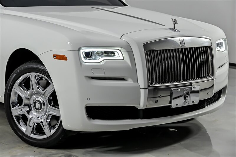 Used 2015 Rolls-Royce Ghost RWD image 2