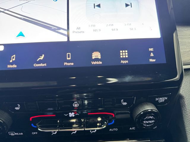 Used 2024 Jeep Grand Cherokee Limited w/ Black Appearance Package image 18