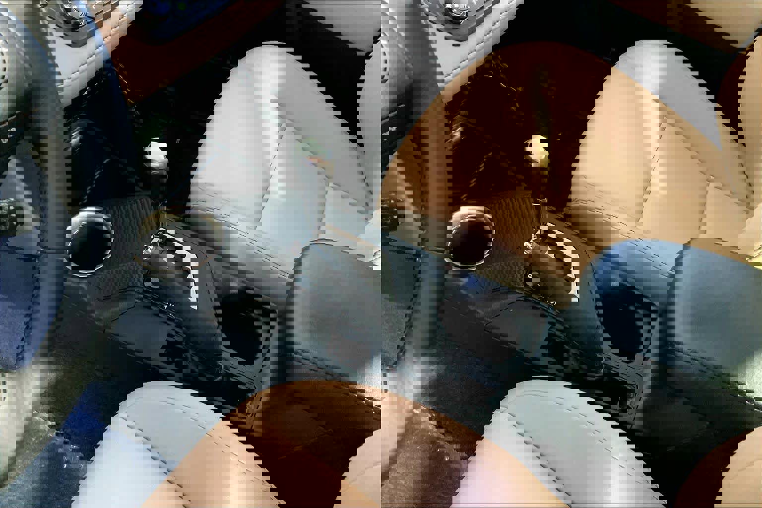 Used 2015 Toyota RAV4 Limited image 16