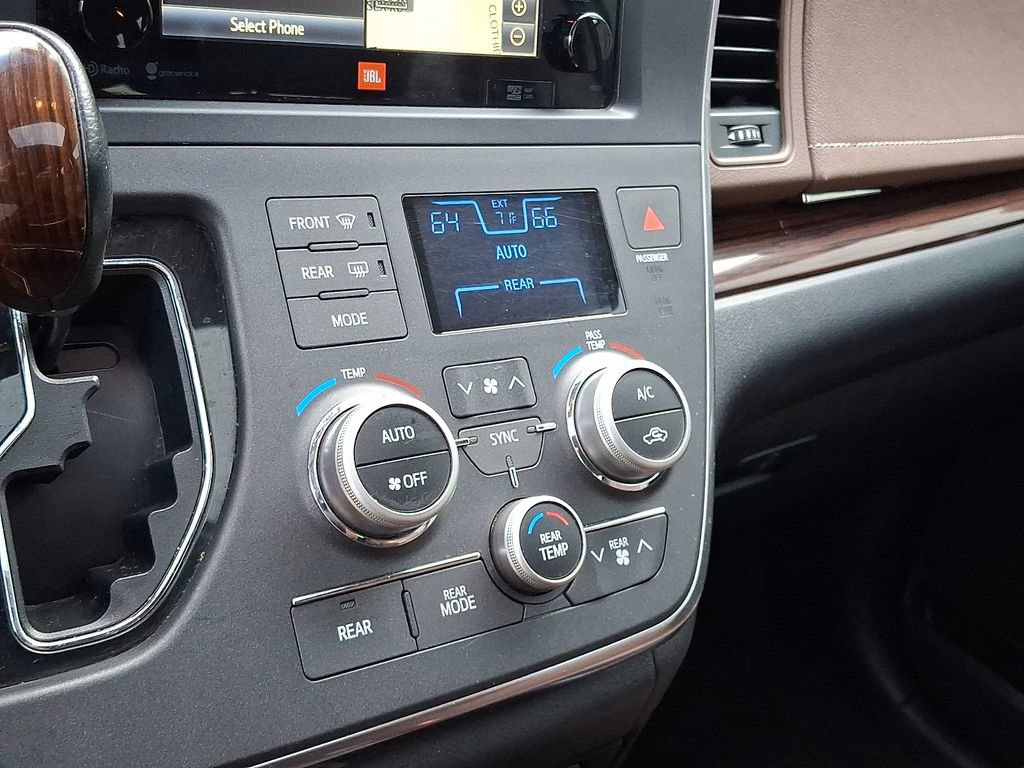 Used 2015 Toyota Sienna Limited Premium FWD image 17