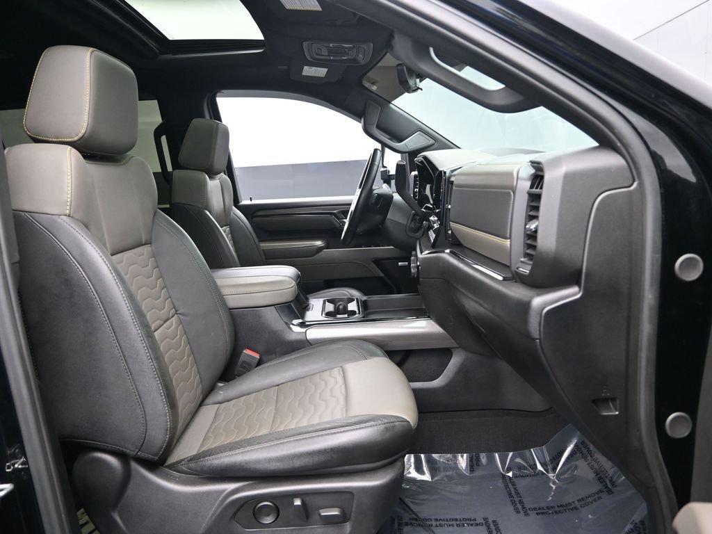 Used 2024 Chevrolet Silverado 2500 ZR2 w/ Technology Package image 34