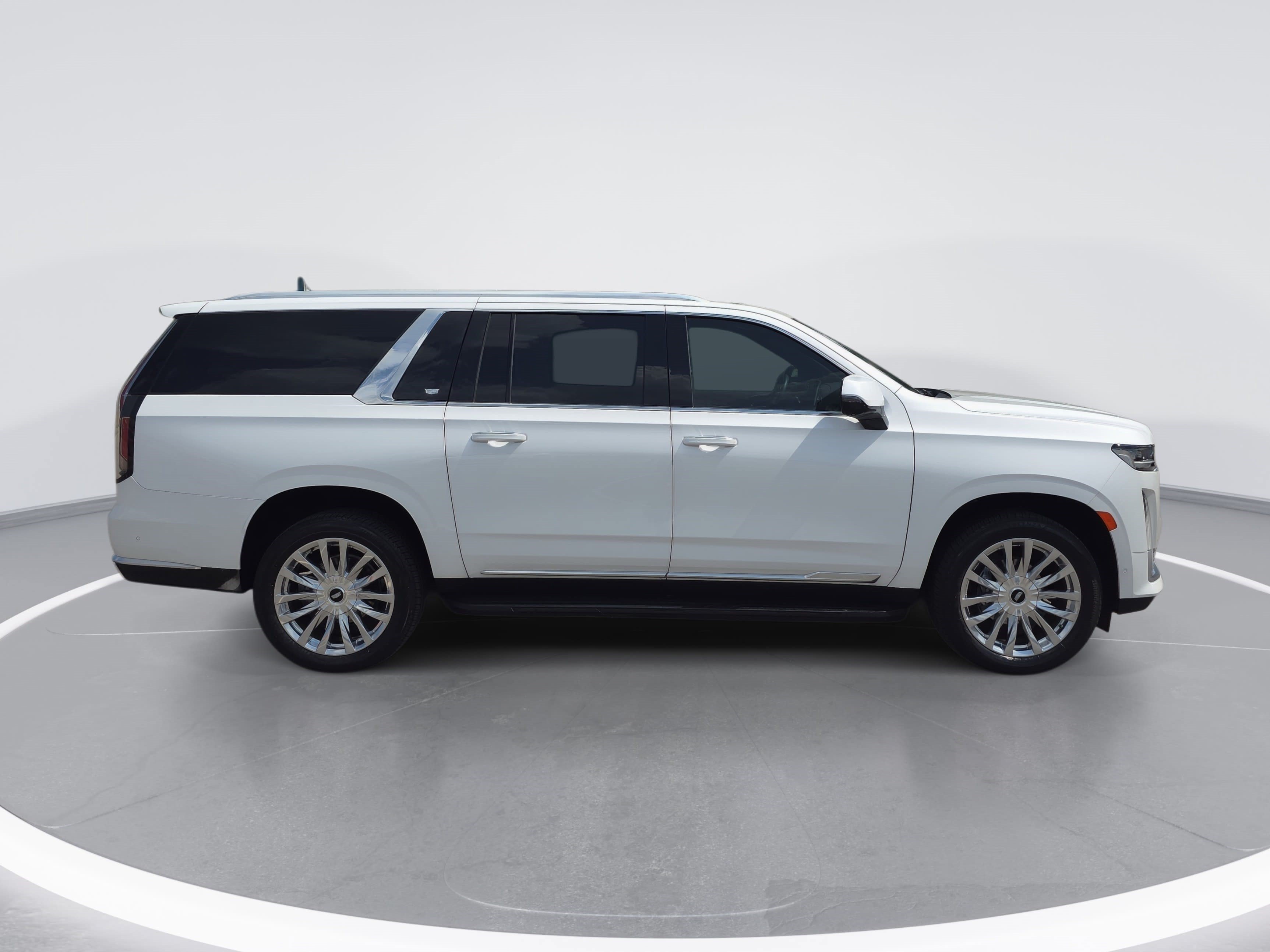 Used 2024 Cadillac Escalade ESV Premium Luxury w/ Performance Package AWD/4WD image 2