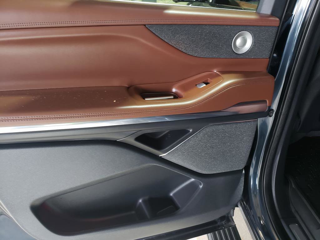 Used 2025 Lincoln Navigator L Reserve image 13