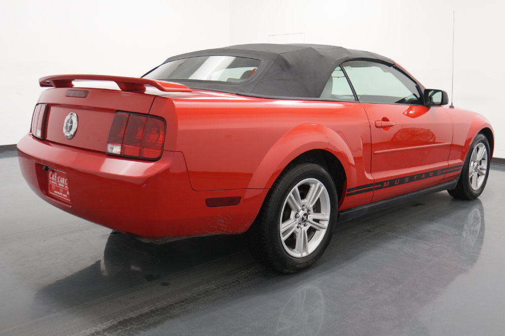 Used 2005 Ford Mustang Convertible RWD image 7