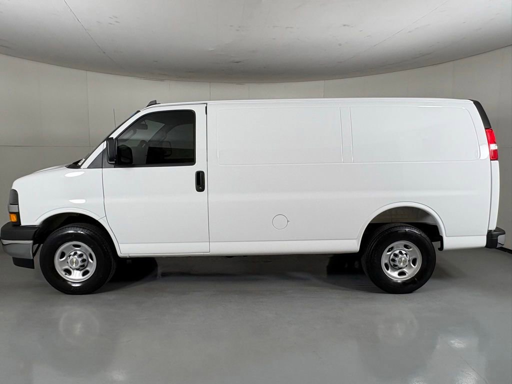 Used 2025 Chevrolet Express 2500 w/ Driver Convenience Package RWD image 6