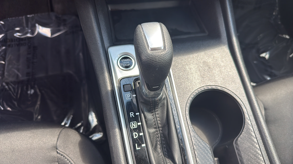Used 2025 Nissan Altima 2.5 SV FWD image 19