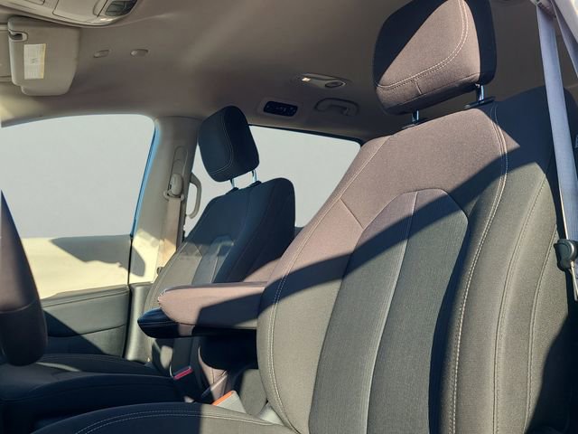 Used 2023 Chrysler Voyager LX FWD image 19