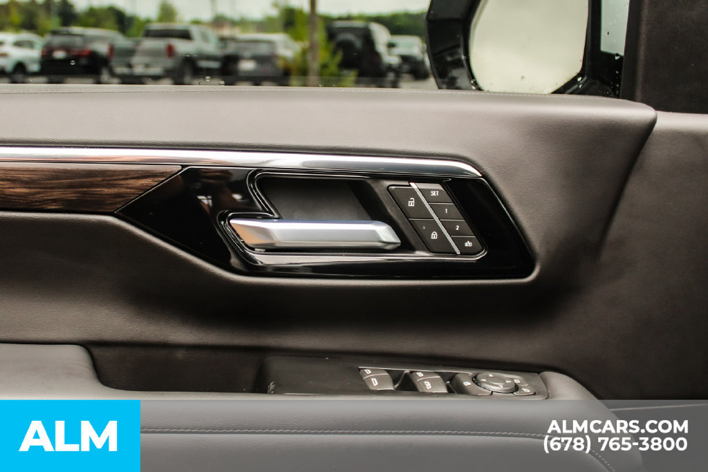 Used 2025 Chevrolet Tahoe LT AWD/4WD image 38