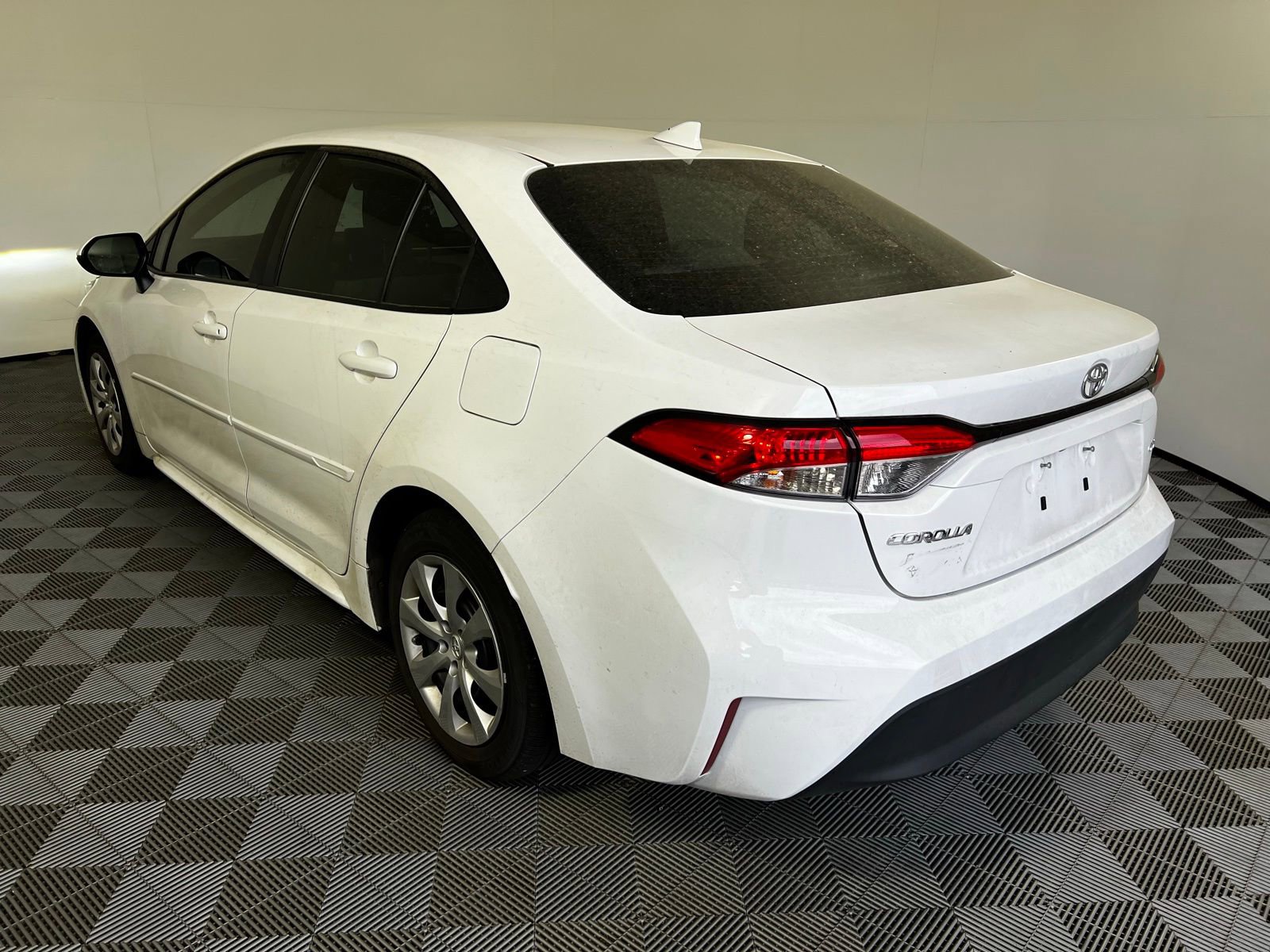 Used 2025 Toyota Corolla LE image 7