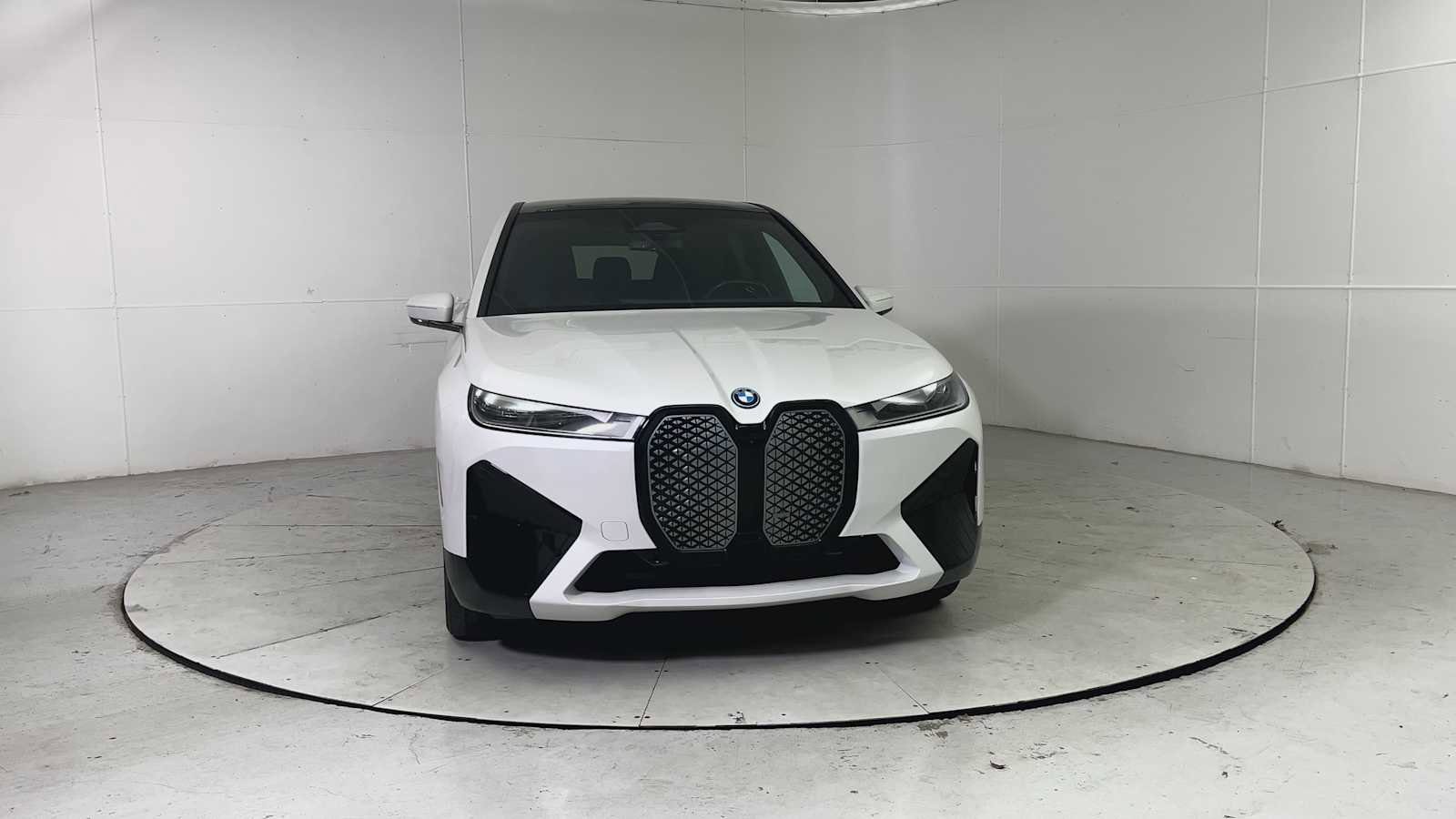 Used 2024 BMW iX xDrive50 w/ Sport Package image 7