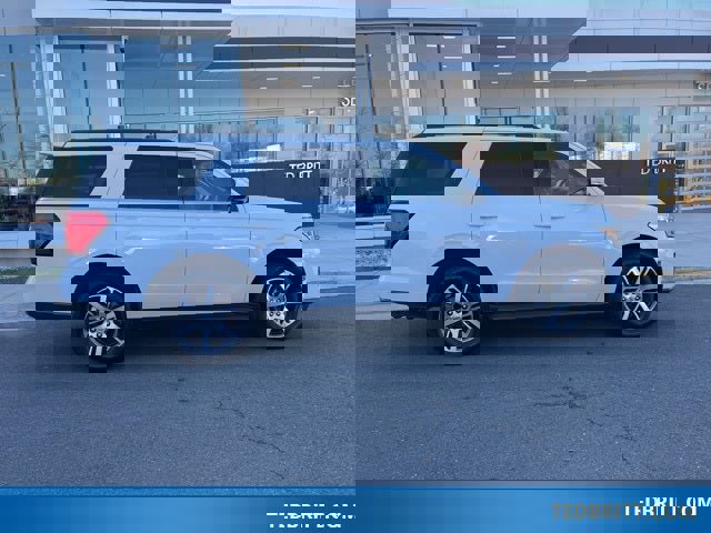 Used 2024 Ford Expedition XLT image 9