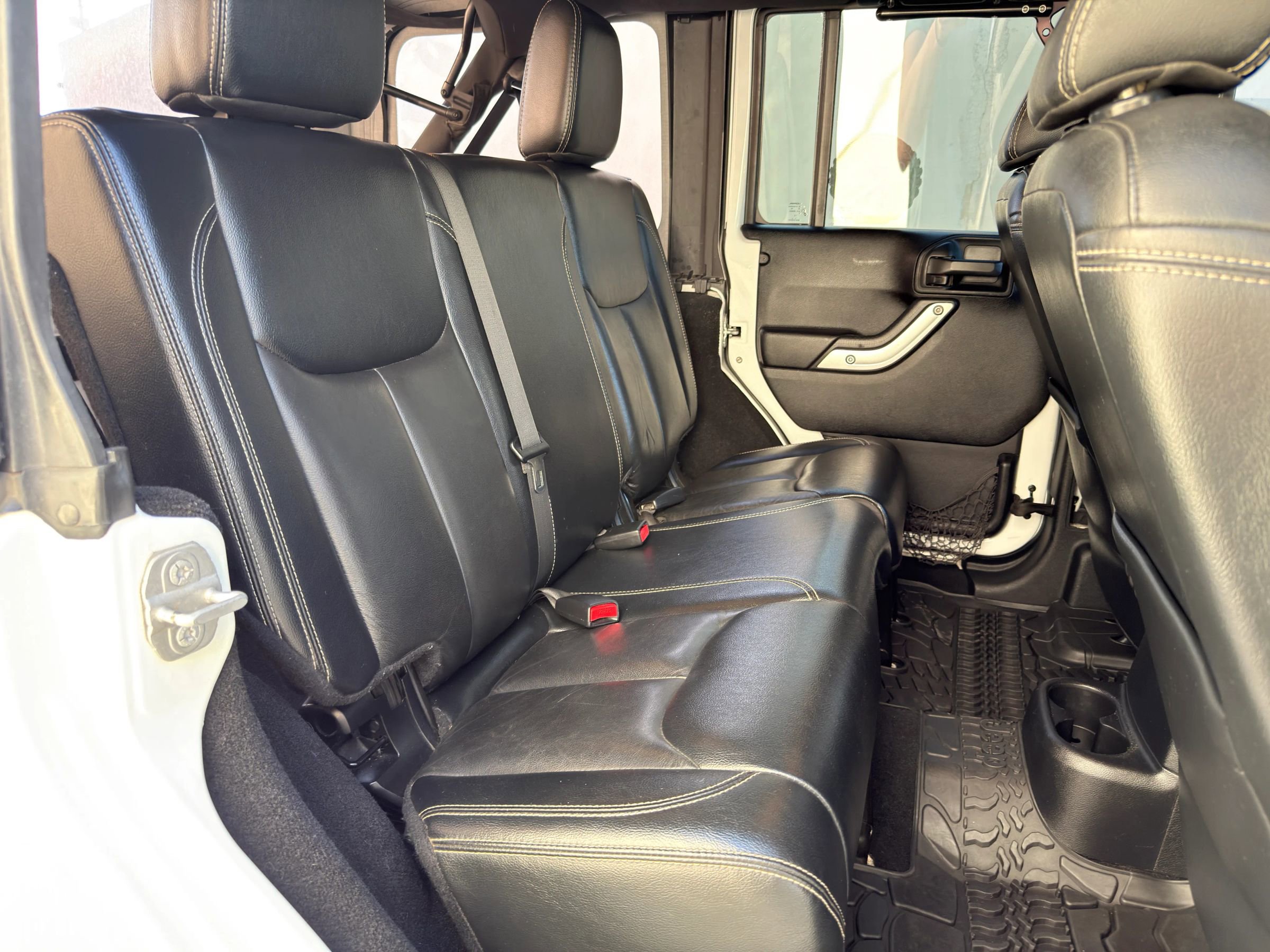 Used 2014 Jeep Wrangler Unlimited Rubicon image 17