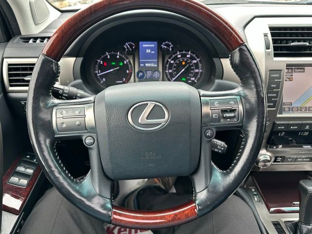 Used 2016 Lexus GX 460 Luxury w/ Preferred Accessory Package image 32