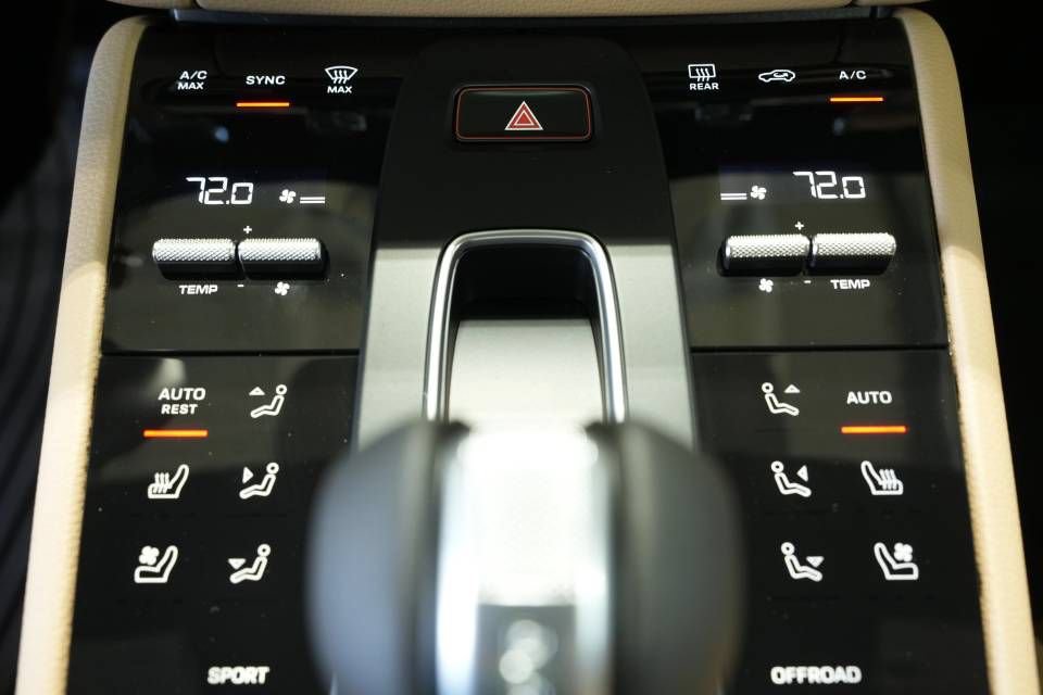 New 2026 Porsche Macan AWD/4WD image 21