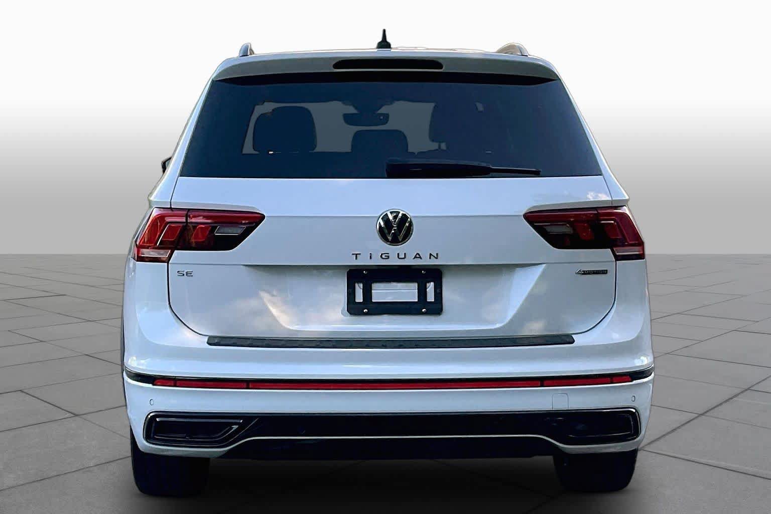 Used 2022 Volkswagen Tiguan SE R-Line AWD/4WD image 4