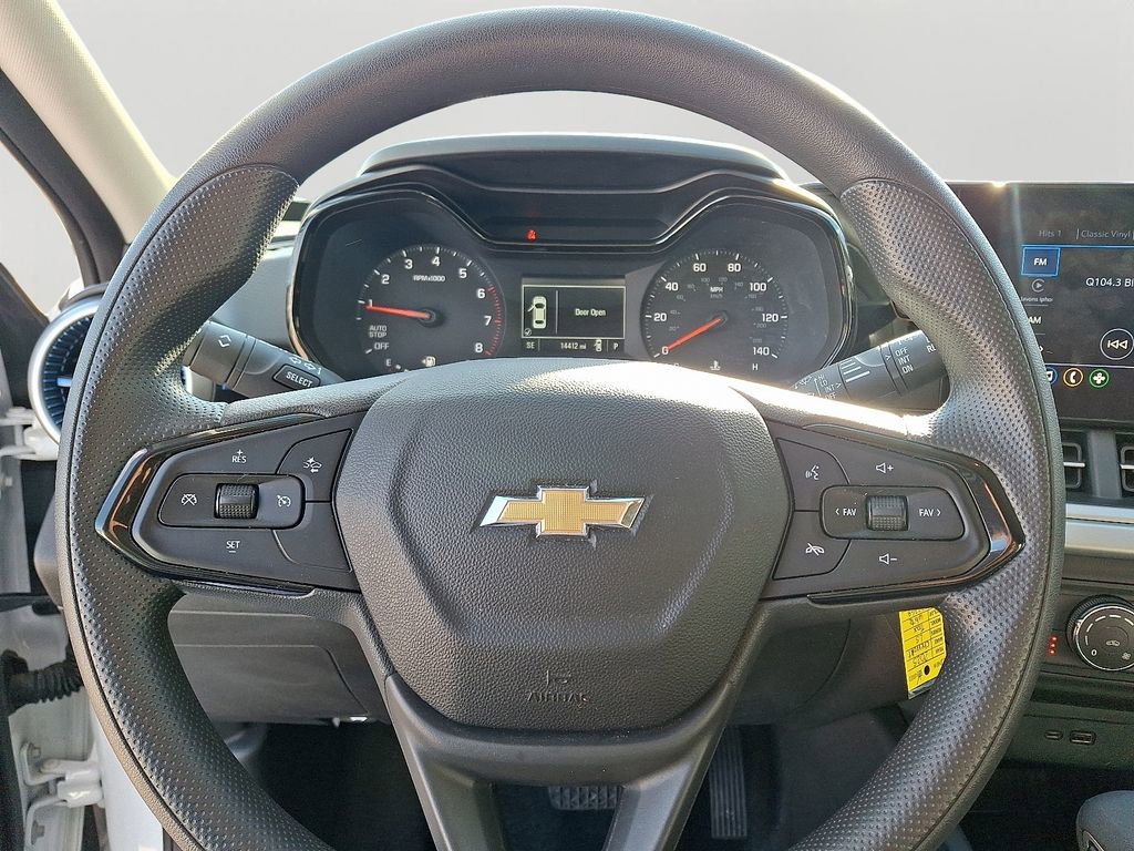 Used 2025 Chevrolet Trax LS w/ LS Convenience Package image 16