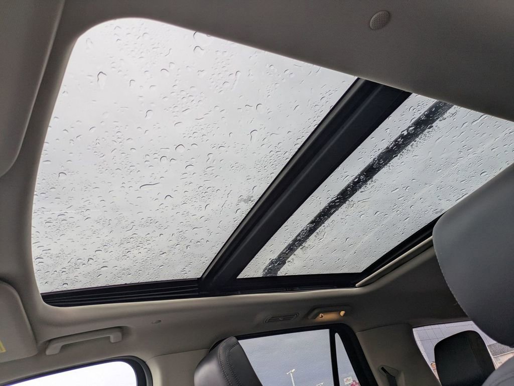 Certified 2021 Ford Expedition Max Platinum image 4