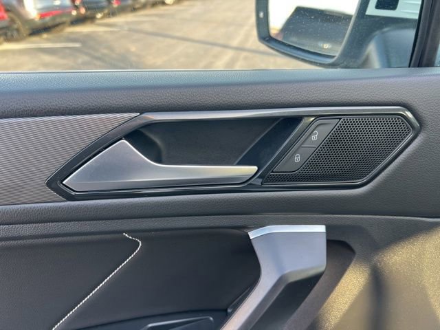 Used 2023 Volkswagen Tiguan SE image 28