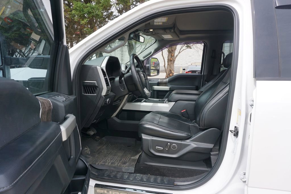 Used 2019 Ford F250 Lariat w/ Lariat Ultimate Package image 2